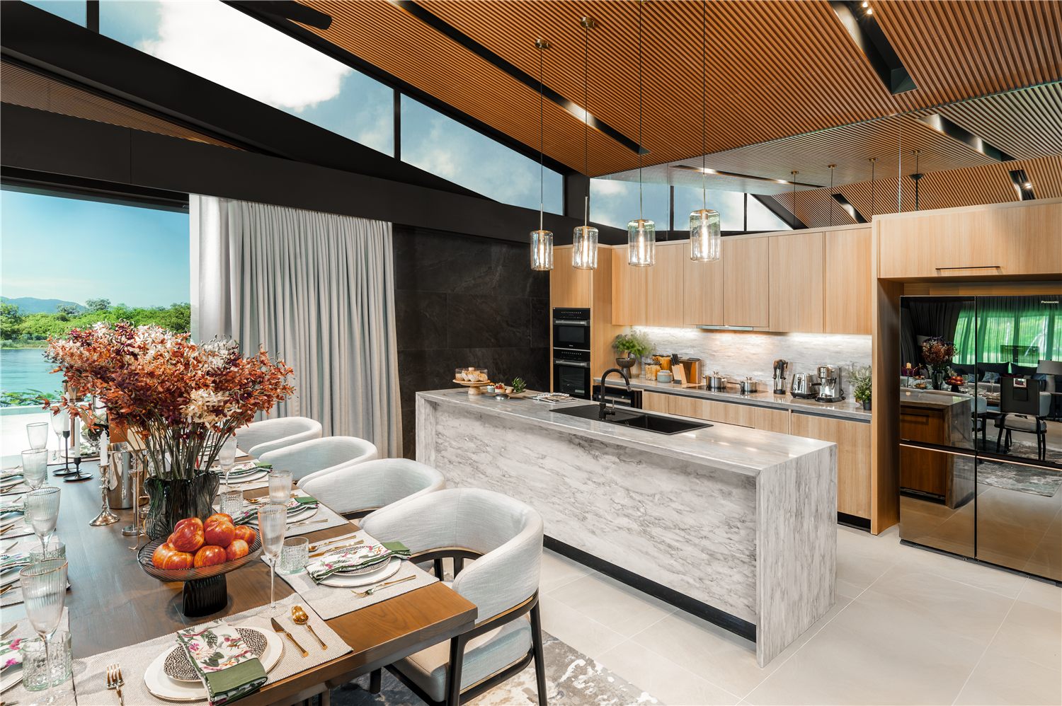 Dining room of Lakelands Waterfront Villa